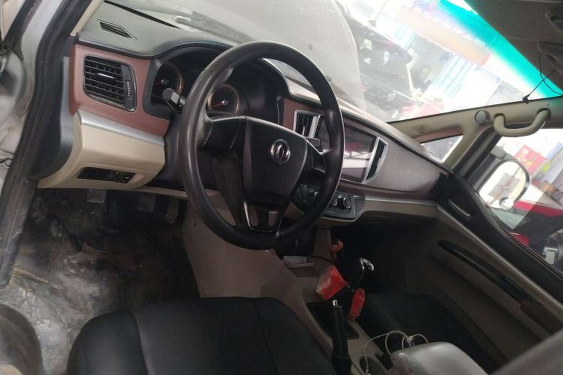 Used FORTHING Lingzhi 2019 V3 1.6L 2-Seat Standard Model China VI Center Console