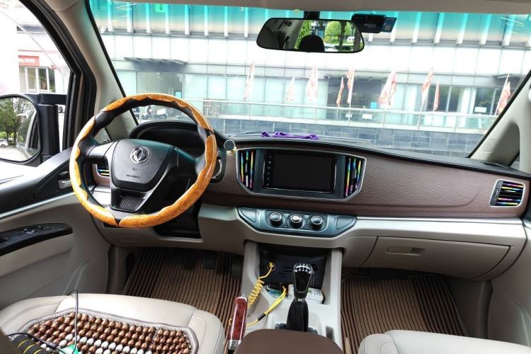 Used FORTHING Lingzhi 2019 M5L 1.6L 7-Seater Luxury Model China VI Standard Center Console