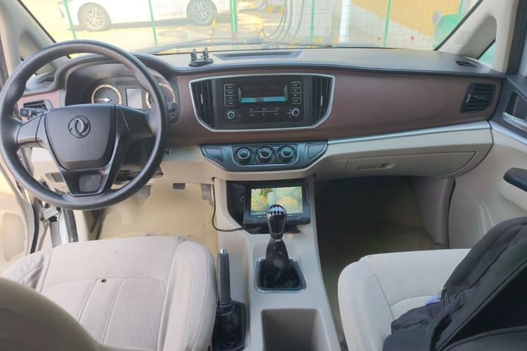 Used FORTHING Lingzhi 2019 M5L 1.6L 7-Seater Base Model China VI Standard Center Console