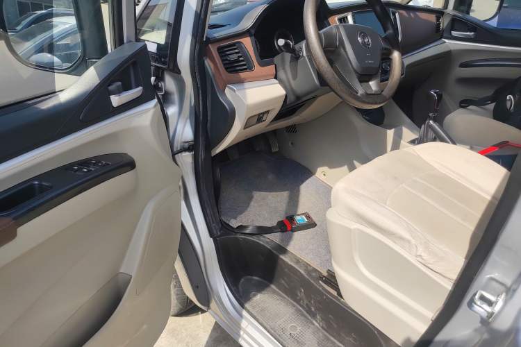 Used FORTHING Lingzhi 2019 Facelifted M5L 1.6L 7-Seater Base Model China VI Standard Driver Seat