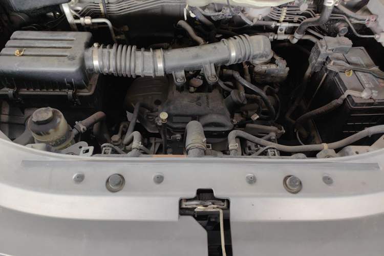 Used FORTHING Lingzhi 2019 M5L 1.6L 7-Seater Standard Model China VI Engine Bay