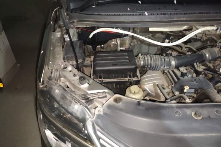 Used FORTHING Lingzhi 2019 M5L 1.6L 7-Seater Exclusive Model China VI Standard Engine Bay Right
