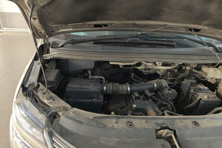 Used FORTHING Lingzhi 2019 M5L 1.6L 7-Seater Comfort Model China VI Standard Engine Bay Right