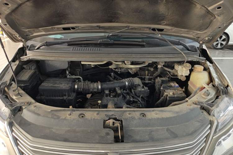 Used FORTHING Lingzhi 2019 M5L 1.6L 7-Seater Comfort Model China VI Standard Engine Bay