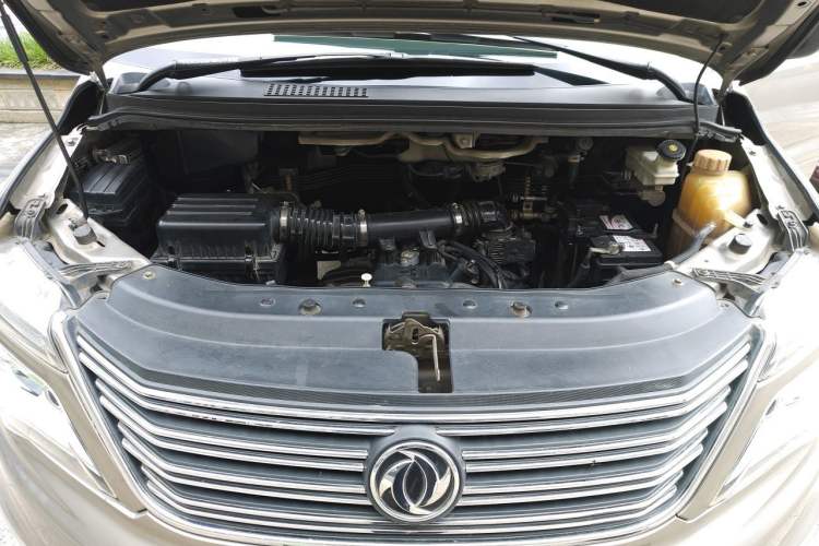 Used FORTHING Lingzhi 2019 M5L 1.6L 7-Seater Luxury Model China VI Standard Engine Bay
