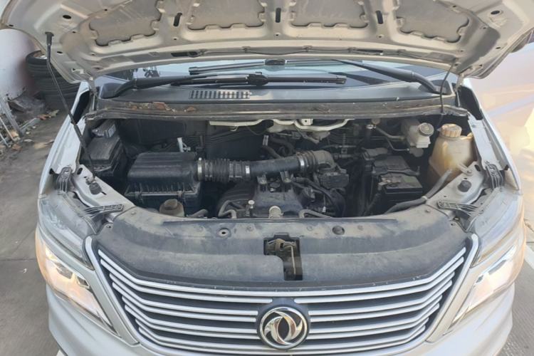 Used FORTHING Lingzhi 2019 M5L 1.6L 7-Seater Base Model China VI Standard Engine Bay