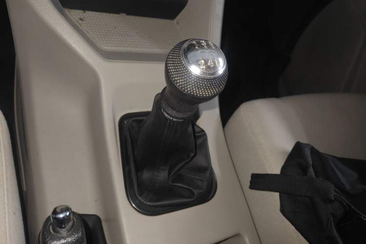 Used FORTHING Lingzhi 2019 M5L 1.6L 7-Seater Base Model China VI Standard Gear Lever