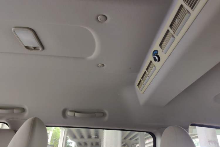 Used FORTHING Lingzhi 2019 M5L 1.6L 7-Seater Standard Model China VI Headliner