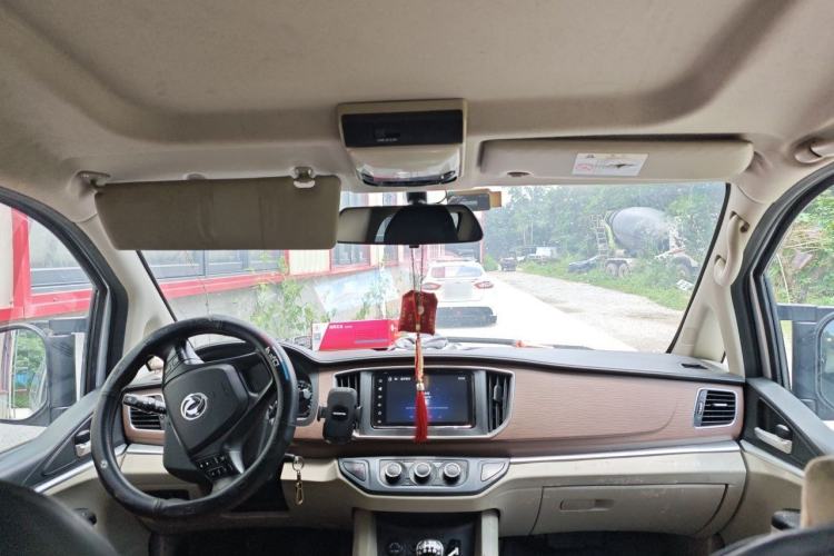 Used FORTHING Lingzhi 2019 M5L 1.6L 7-Seater Standard Model China VI Headliner