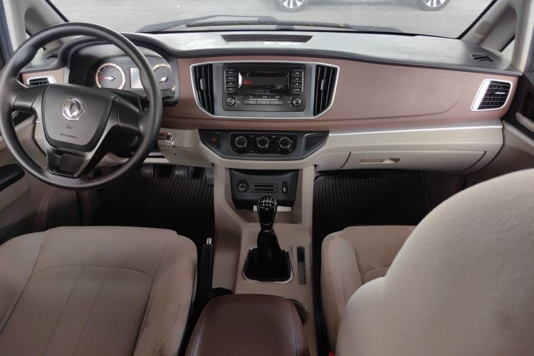 Used FORTHING Lingzhi 2019 M5L 1.6L 7-Seater Standard Model China VI Interior 2