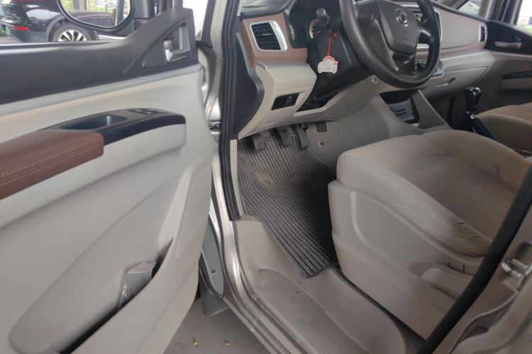 Used FORTHING Lingzhi 2019 M5L 1.6L 7-Seater Standard Model China VI Interior 3