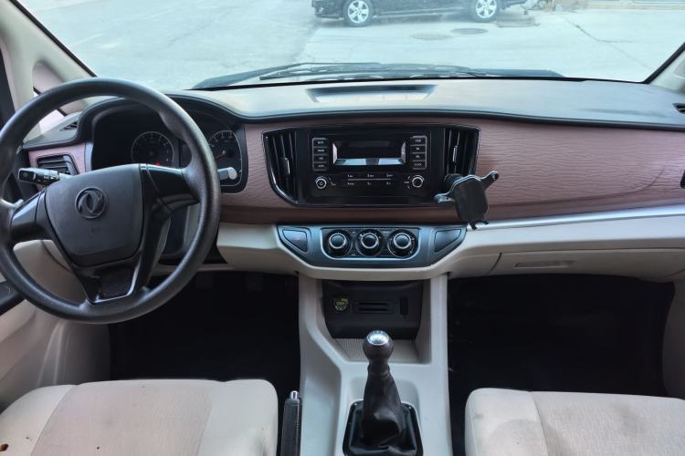 Used FORTHING Lingzhi 2019 M5L 1.6L 7-Seater Exclusive Model China VI Standard Interior 3