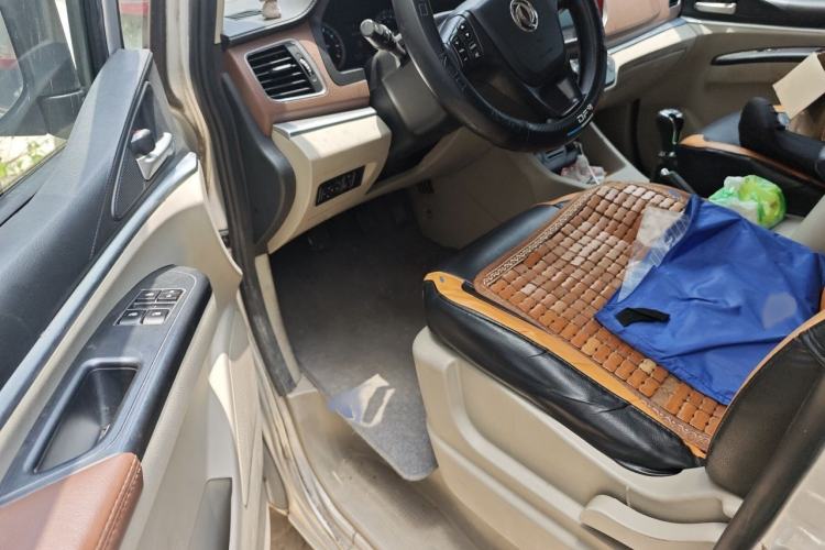 Used FORTHING Lingzhi 2019 M5L 1.6L 7-Seater Standard Model China VI Interior 3