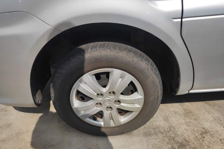 Used FORTHING Lingzhi 2019 Facelifted M5L 1.6L 7-Seater Base Model China VI Standard Left Front Wheel Hub
