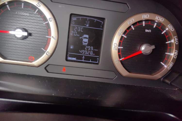 Used FORTHING Lingzhi 2019 M5L 1.6L 7-Seater Standard Model China VI Odometer Close Up