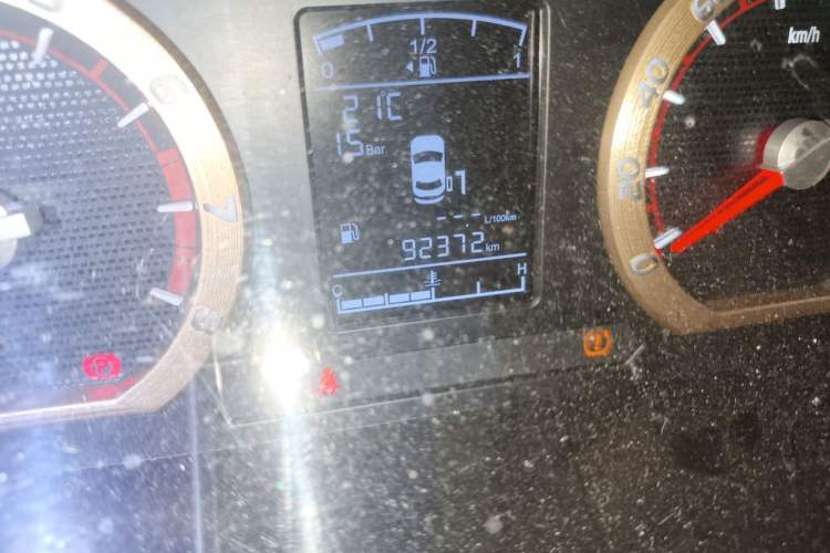 Used FORTHING Lingzhi 2019 M5L 1.6L 7-Seater Luxury Model China VI Standard Odometer Close Up