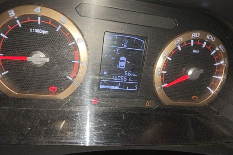 Used FORTHING Lingzhi 2019 M5L 1.6L 7-Seater Comfort Model China VI Standard Odometer Close Up