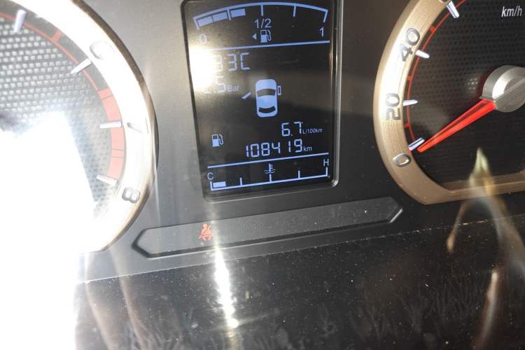 Used FORTHING Lingzhi 2019 M5L 1.6L 7-Seater Luxury Model China VI Standard Odometer Close Up