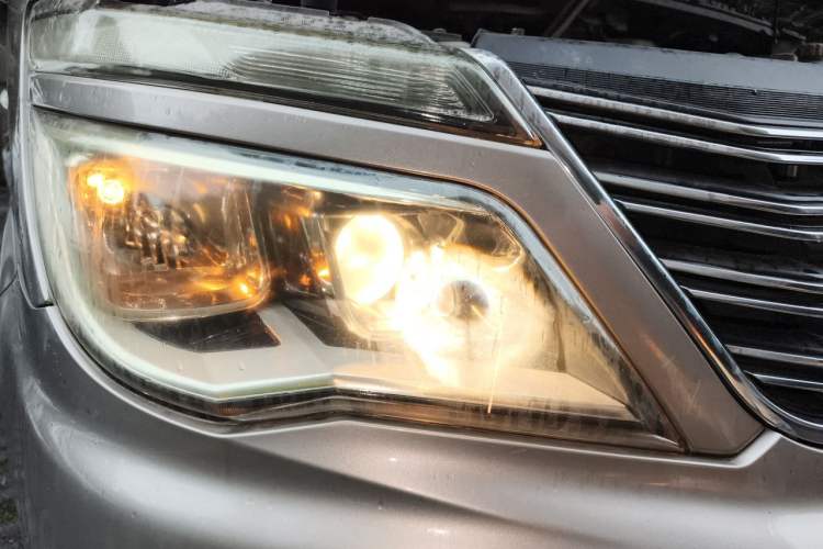 Used FORTHING Lingzhi 2019 M5L 1.6L 7-Seater Luxury Model China VI Standard Right Front Headlight