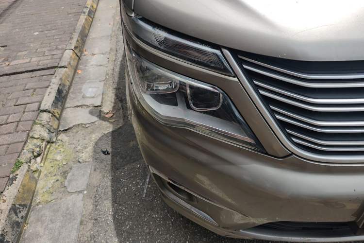 Used FORTHING Lingzhi 2019 M5 1.6L 7-Seater Base Model China VI Right Front Headlight