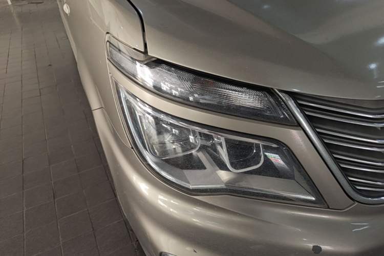 Used FORTHING Lingzhi 2019 M5L 1.6L 7-Seater Comfort Model China VI Standard Right Front Headlight
