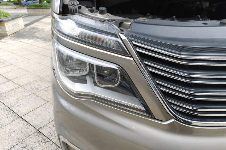 Used FORTHING Lingzhi 2019 M5L 1.6L 7-Seater Luxury Model China VI Standard Right Front Headlight