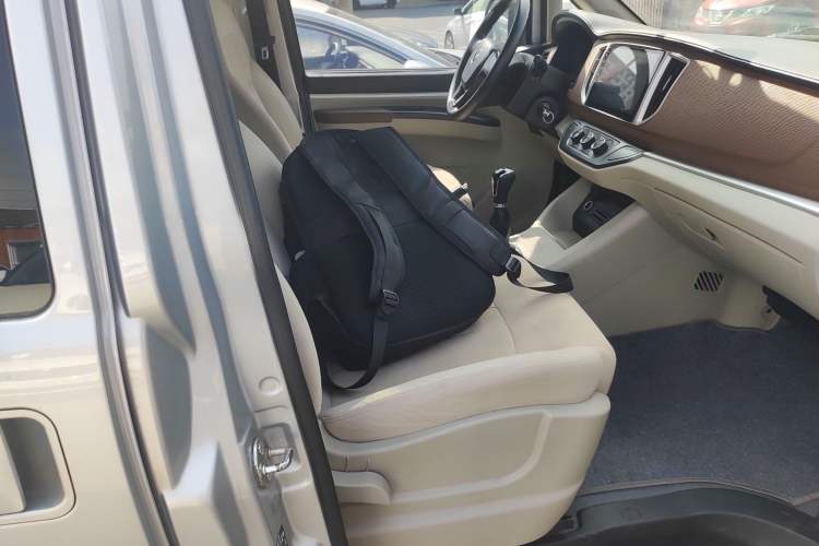 Used FORTHING Lingzhi 2019 Facelifted M5L 1.6L 7-Seater Base Model China VI Standard Right Front Seat