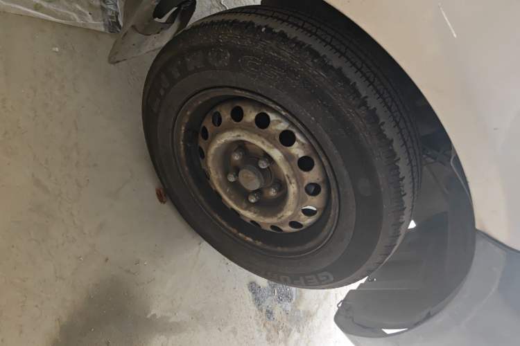 Used FORTHING Lingzhi 2019 V3 1.6L 2-Seat Logistics Version Right Front Wheel Hub