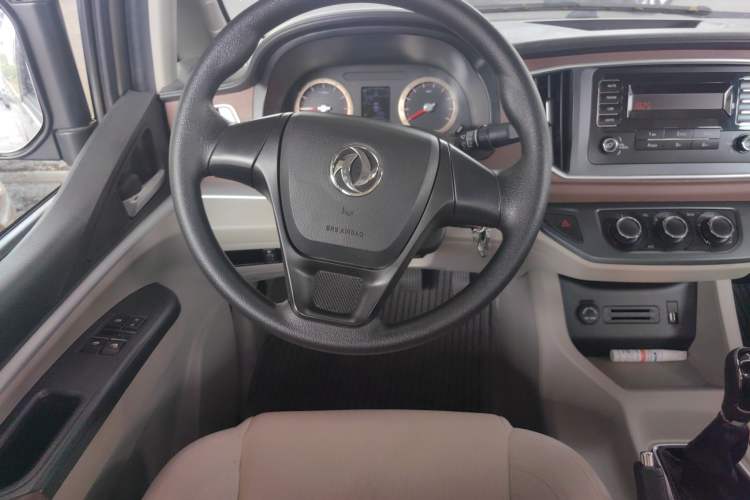 Used FORTHING Lingzhi 2019 M5L 1.6L 7-Seater Standard Model China VI Steering Wheel