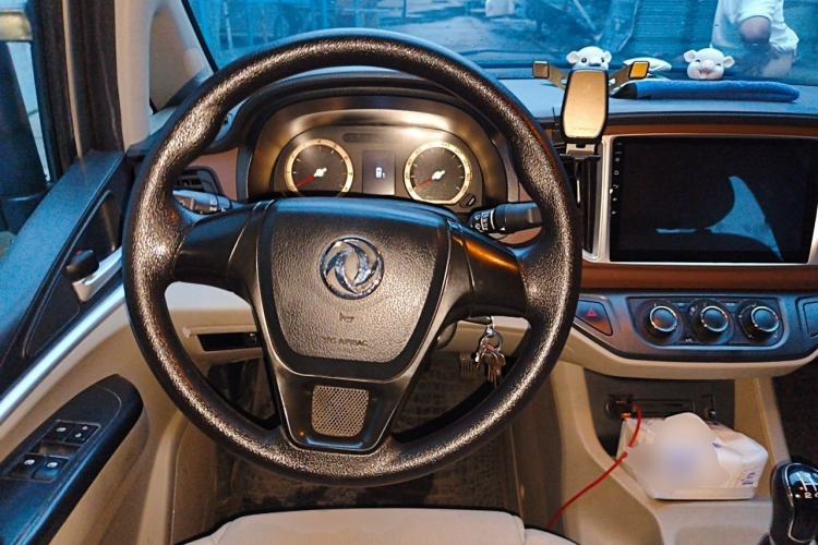 Used FORTHING Lingzhi 2019 Facelifted M5L 1.6L 7-Seater Base Model China VI Standard Steering Wheel
