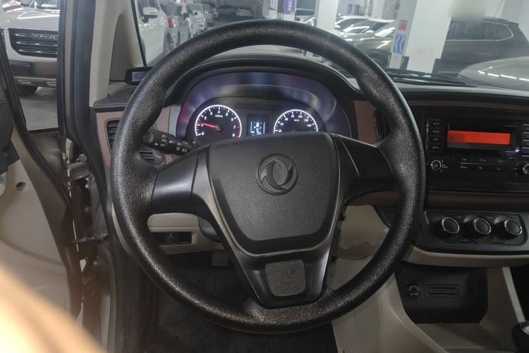 Used FORTHING Lingzhi 2019 M5L 1.6L 7-Seater Base Model China VI Standard Steering Wheel