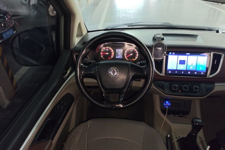 Used FORTHING Lingzhi 2019 M5L 1.6L 7-Seater Comfort Model China VI Standard Steering Wheel