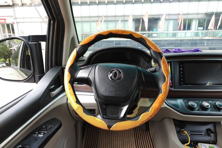 Used FORTHING Lingzhi 2019 M5L 1.6L 7-Seater Luxury Model China VI Standard Steering Wheel
