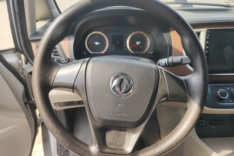 Used FORTHING Lingzhi 2019 Facelifted M5L 1.6L 7-Seater Base Model China VI Standard Steering Wheel