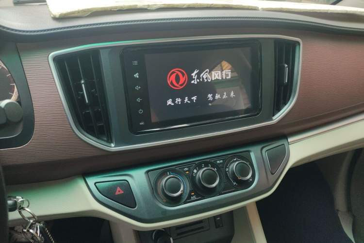 Used FORTHING Lingzhi 2019 M5L 1.6L 7-Seater Luxury Model China VI Standard Audio And AC Panel