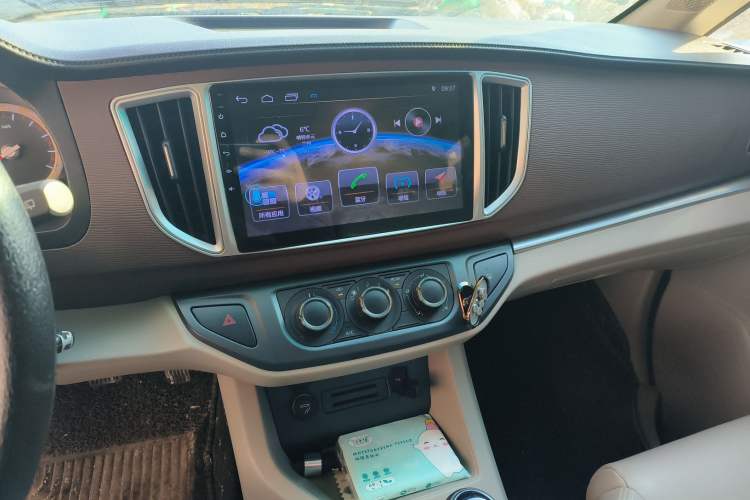 Used FORTHING Lingzhi 2019 M5 1.6L 7-Seater Luxury Model China VI Standard Audio And AC Panel
