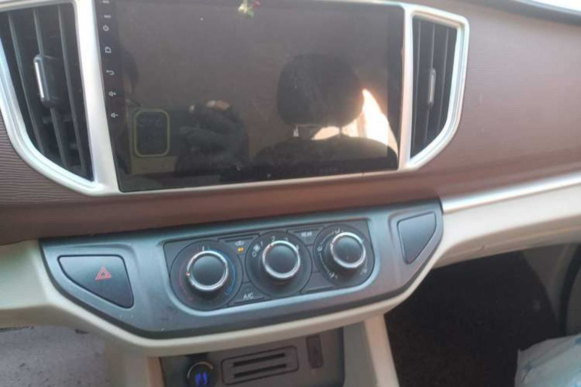 Used FORTHING Lingzhi 2019 Facelifted M5L 1.6L 7-Seater Base Model China VI Standard Audio And AC Panel