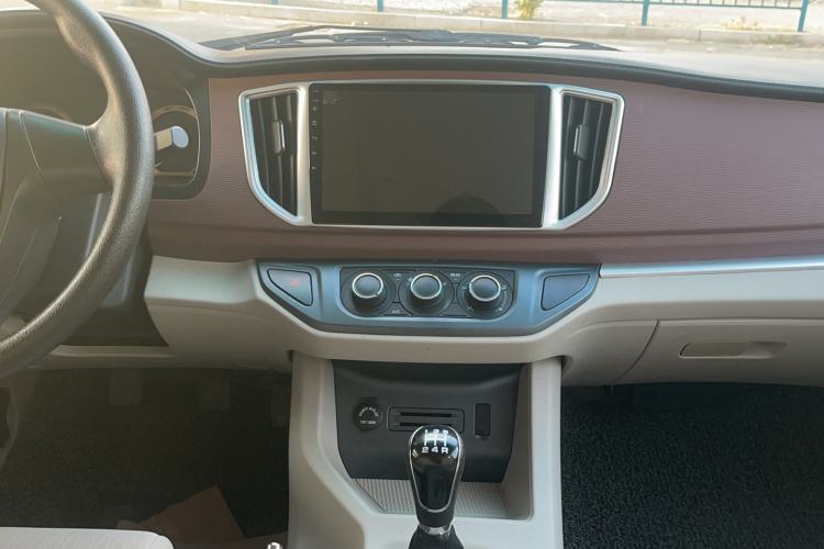Used FORTHING Lingzhi 2019 M5L 1.6L 7-Seater Exclusive Model China VI Standard Audio And AC Panel