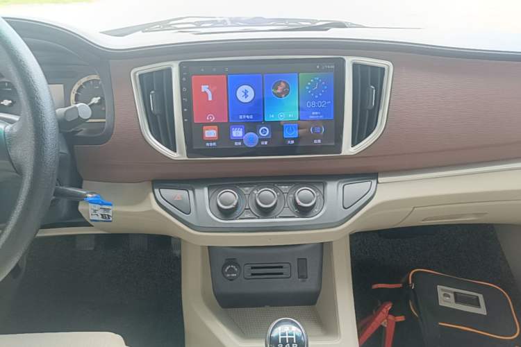 Used FORTHING Lingzhi 2019 M5L 1.6L 7-Seater Base Model China VI Standard Audio And AC Panel