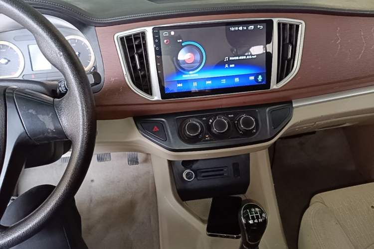 Used FORTHING Lingzhi 2019 M5L 1.6L 7-Seater Base Model China VI Standard Audio And AC Panel
