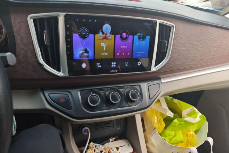 Used FORTHING Lingzhi 2019 Facelifted M5L 1.6L 7-Seater Base Model China VI Standard Audio And AC Panel