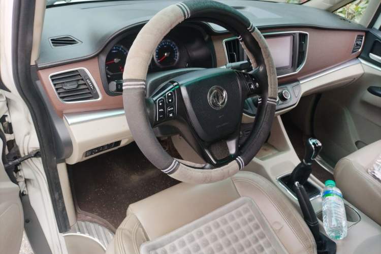 Used FORTHING Lingzhi 2019 M5L 1.6L 7-Seater Standard Model China VI Audio And AC Panel