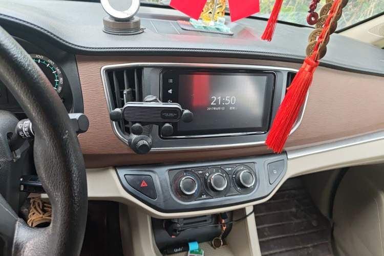 Used FORTHING Lingzhi 2019 M5L 1.6L 7-Seater Standard Model China VI Audio And AC Panel