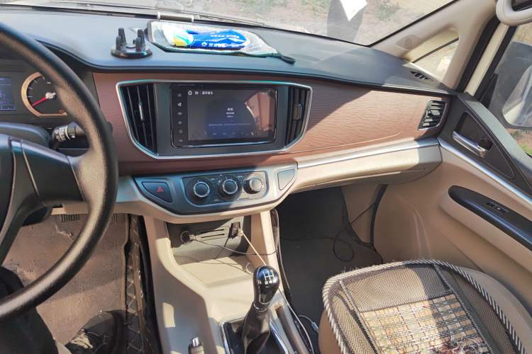 Used FORTHING Lingzhi 2019 M5L 1.6L 7-Seater Luxury Model China VI Standard Audio And AC Panel