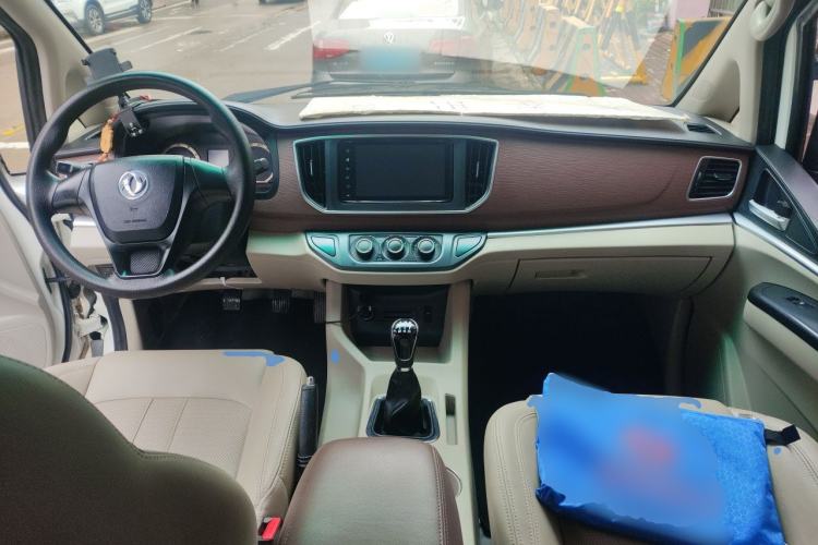 Used FORTHING Lingzhi 2019 M5L 1.6L 7-Seater Luxury Model China VI Standard Center Console