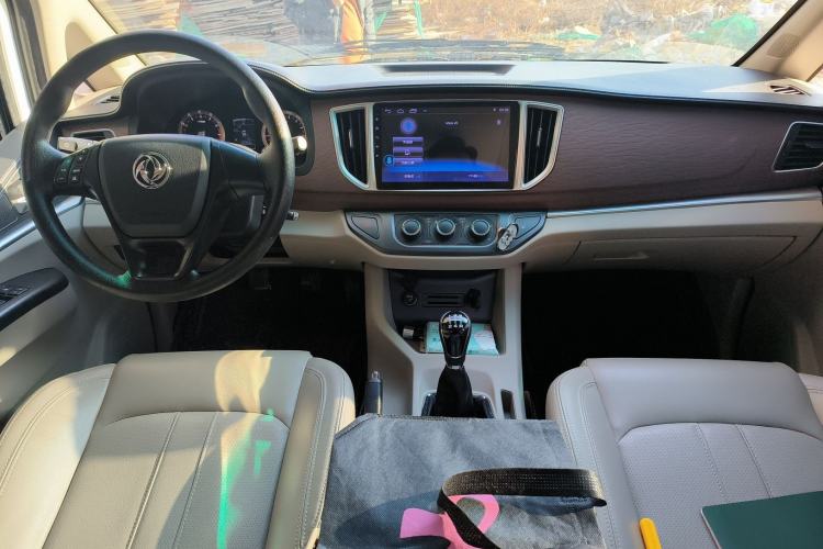 Used FORTHING Lingzhi 2019 M5 1.6L 7-Seater Luxury Model China VI Standard Center Console