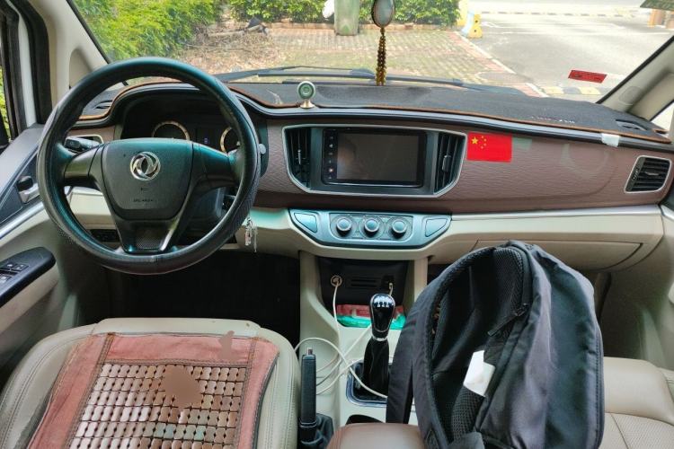 Used FORTHING Lingzhi 2019 M5L 1.6L 7-Seater Luxury Model China VI Standard Center Console