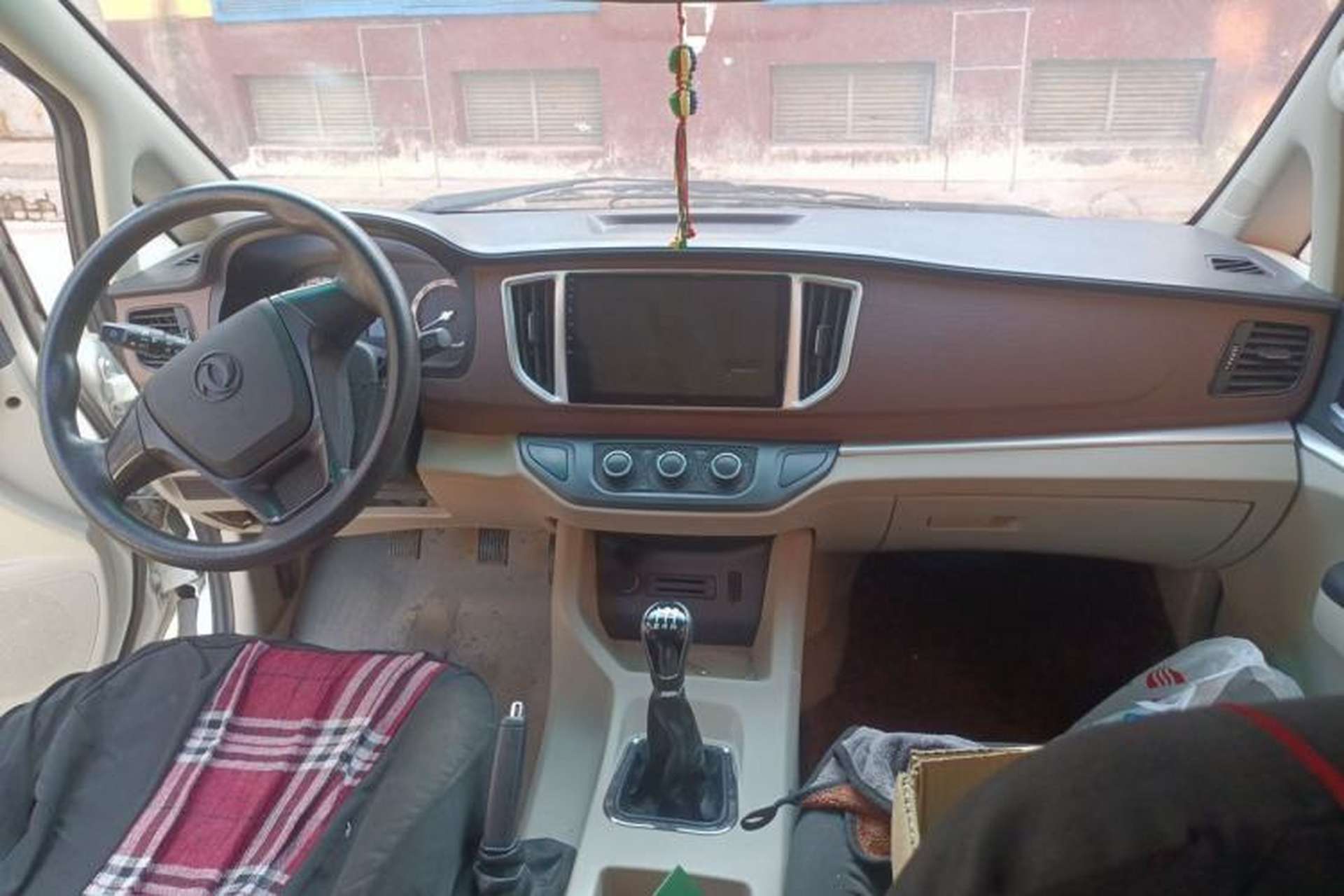 Used FORTHING Lingzhi 2019 Facelifted M5L 1.6L 7-Seater Base Model China VI Standard Center Console