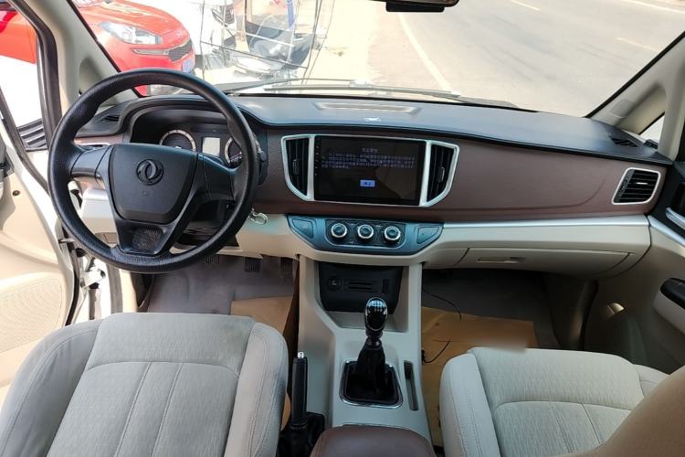Used FORTHING Lingzhi 2019 M5L 2.0L 7-Seater Comfort Model Center Console
