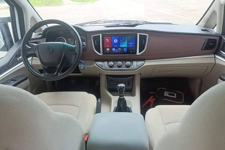 Used FORTHING Lingzhi 2019 M5L 1.6L 7-Seater Base Model China VI Standard Center Console